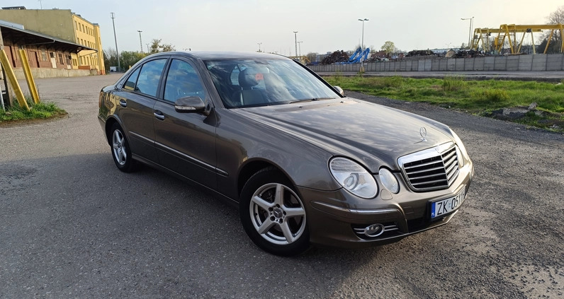Mercedes-Benz Klasa E cena 29900 przebieg: 258000, rok produkcji 2006 z Koszalin małe 92